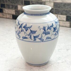 Vintage Japanese Blue White Porcelain Floral Vase Ginger Jar Style 8 Inch